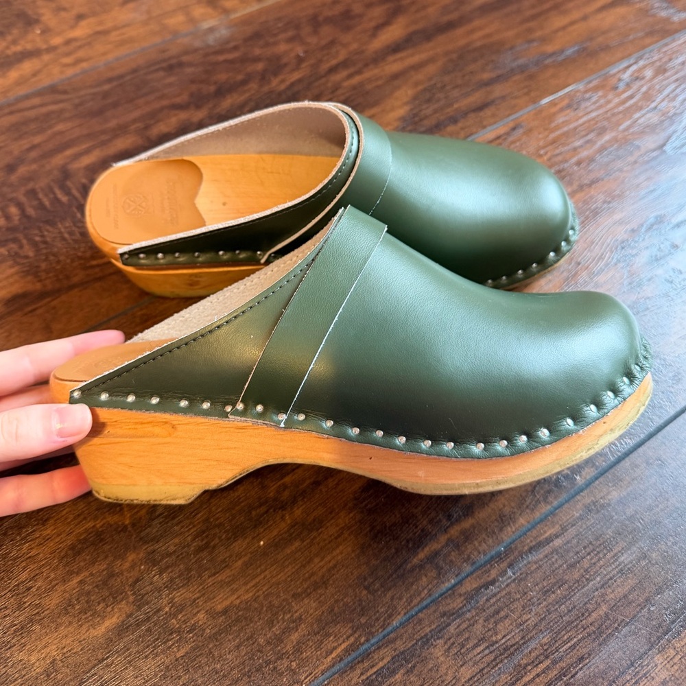 Troentorp Da Vinci Pine Green Clogs